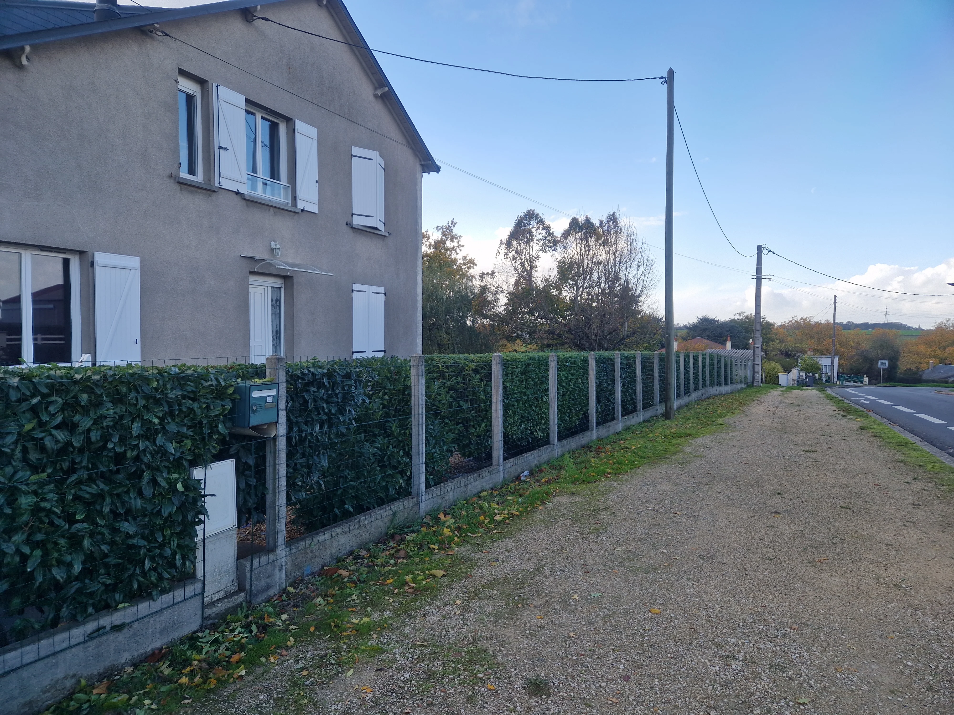 Une haie parfaitement taillée à Saint Ouen dans le 41